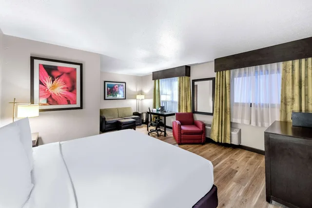 جناح ديلوكس بسرير كينج وسريرين كوين، Americas Best Value Inn Marquette 1/3