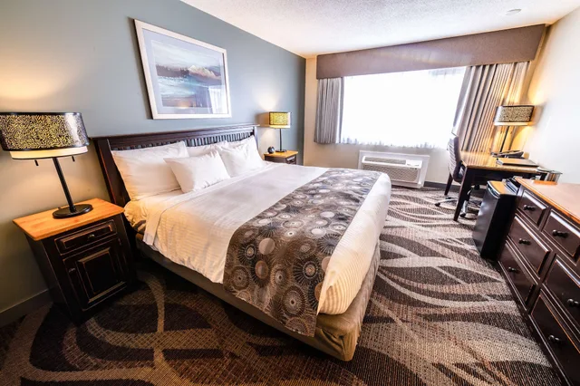 غرفة قياسية بسرير كينج بإطلالة على الجبل، Prestige Hudson Bay Lodge & Conference Centre, WorldHotels 5/5