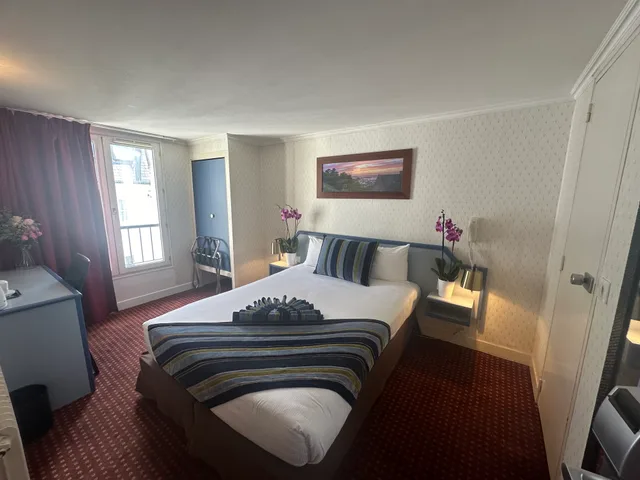 غرفة كلاسيكية بسرير كوين، Hotel Opera Deauville 2/3