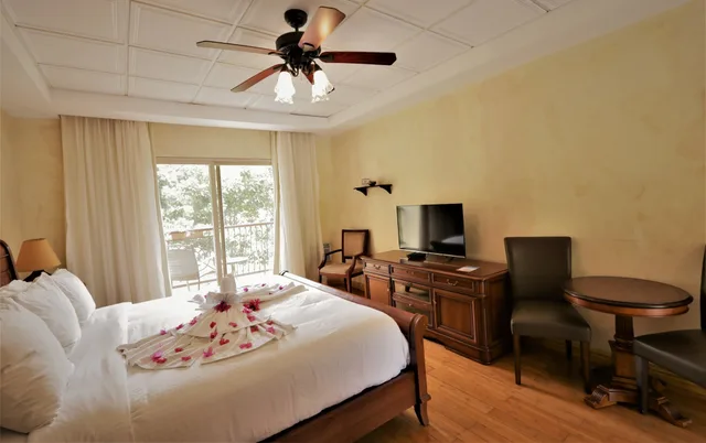 غرفة قياسية بسرير كينج بإطلالة على النهر، Valle Del Rio S A Hotel 3/10