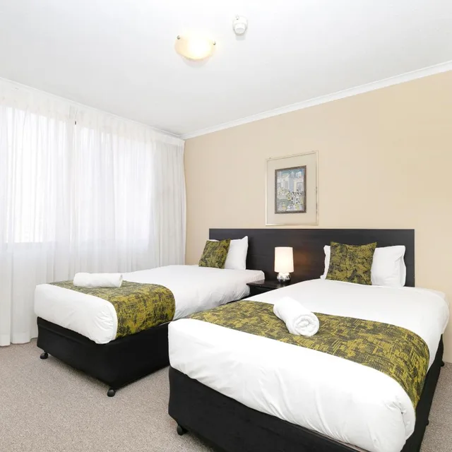 2 Bedroom Budget Apartment, Astor Apartments 4/10