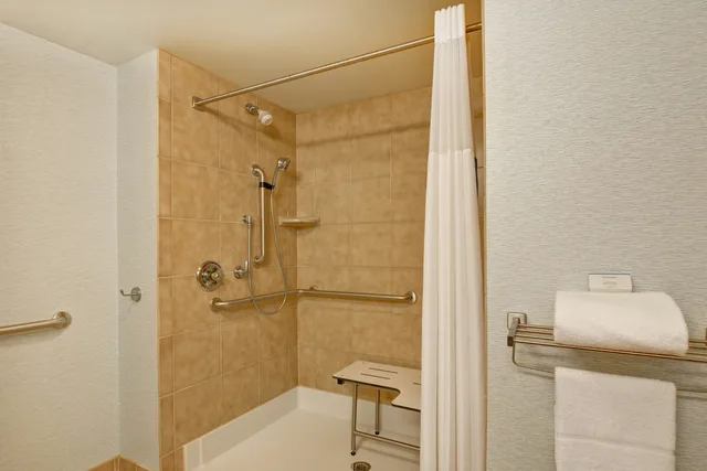 غرفة بسرير كينج لذوي الإعاقة، Hampton Inn and Suites Wilkes-Barre Scranton 6/6