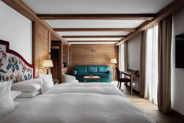 جناح جونيور بسرير كينج بإطلالة، Hotel Tyrol 1/8