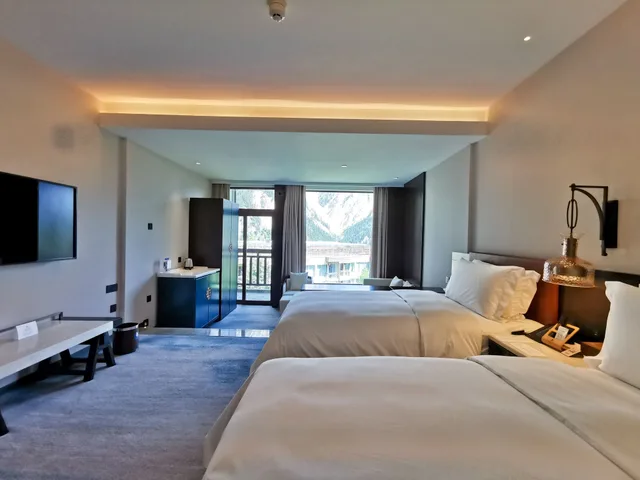 Premium, Multiple Beds, Balcony, Club Lounge Access، Intercontinental Jiuzhai Paradise 1/10