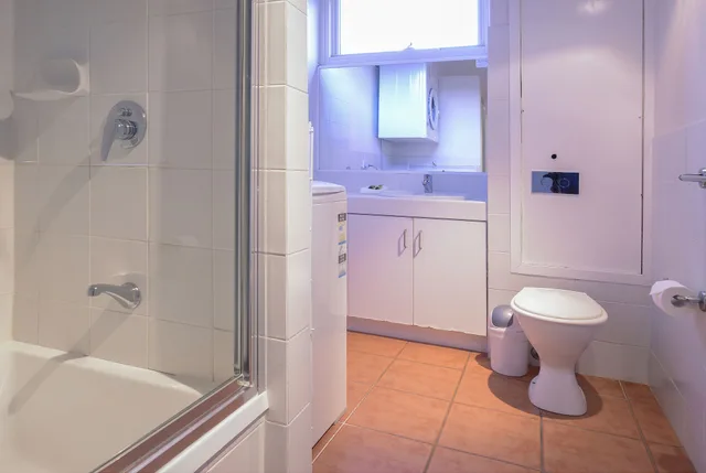 1 Bedroom, Deluxe, Apartment, Queen Bed, Garden View, 84 The Spit Holiday Apartments 7/8