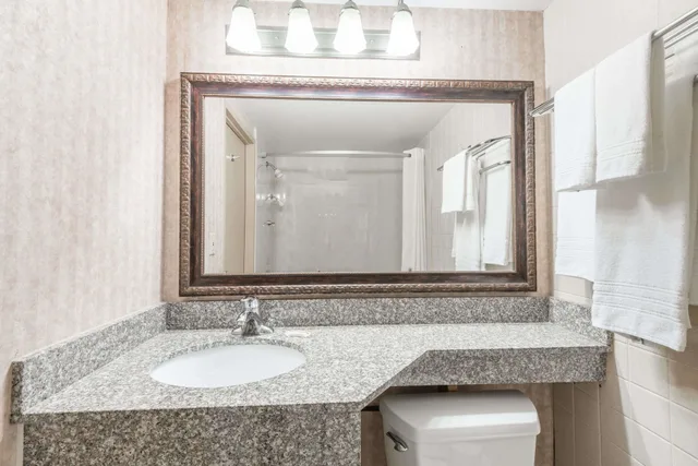 غرفة بسريرين مزدوجين للمدخنين، Days Inn by Wyndham Niles 2/2