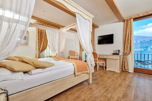 1 Bedroom, Romantic, Studio, Suite, Queen Bed, Lake Side, Sofa، Boutique Hotel Brenzone 1/7
