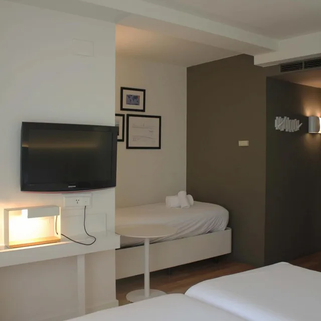 غرفة ثلاثية، Pol And Grace Hotel Formerly Guillermo Tell 3/5