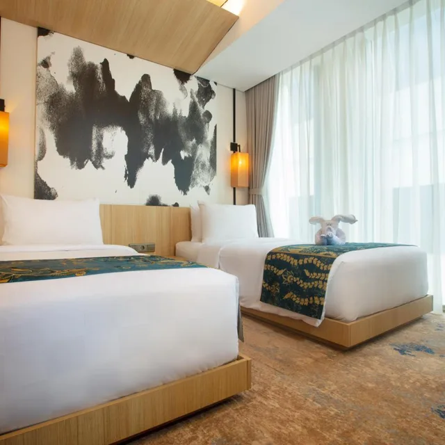 غرفة ديلوكس بسريرين منفصلين بحوض استحمام، LK Hotel Chadstone Cikarang 1/3