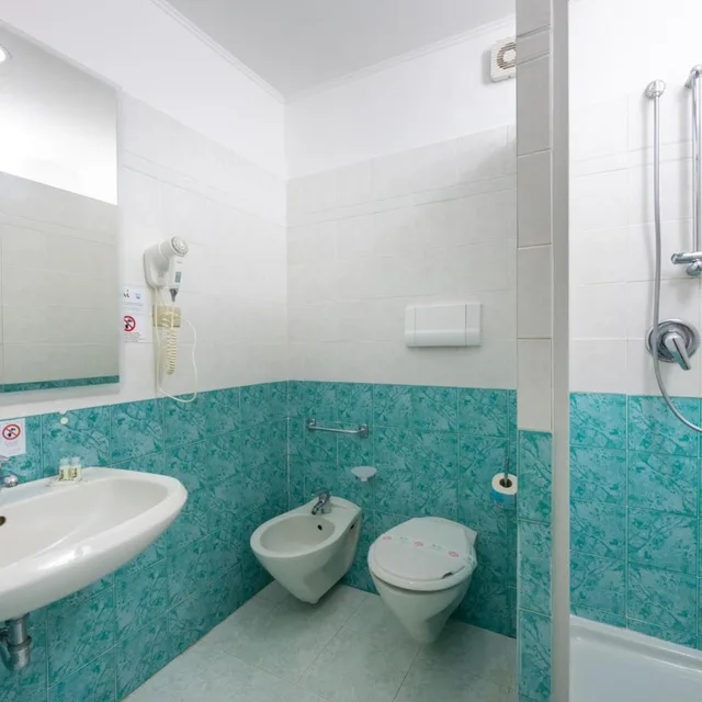 غرفة كومفورت رباعية، Hotel Club Eloro 6/7
