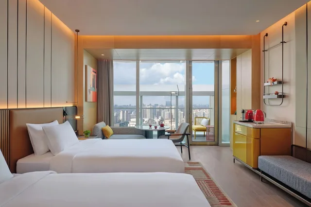 غرفة بسريرين منفصلين بإطلالة على المدينة بشرفة، Hyatt Centric The Ring Chengdu 1/1