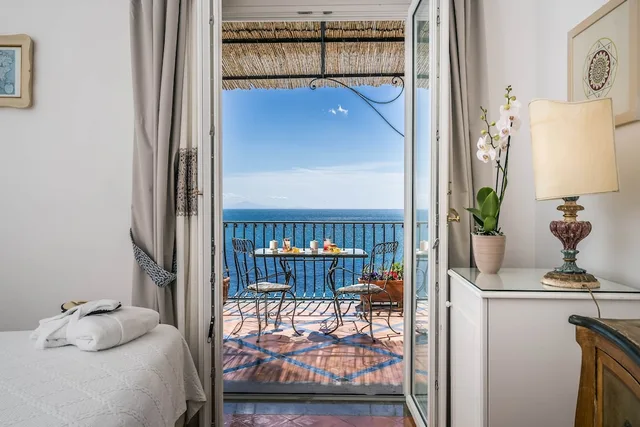 غرفة سوبيريور بسرير مزدوج بإطلالة على البحر بشرفة، Albergo Miramare Positano 4/7