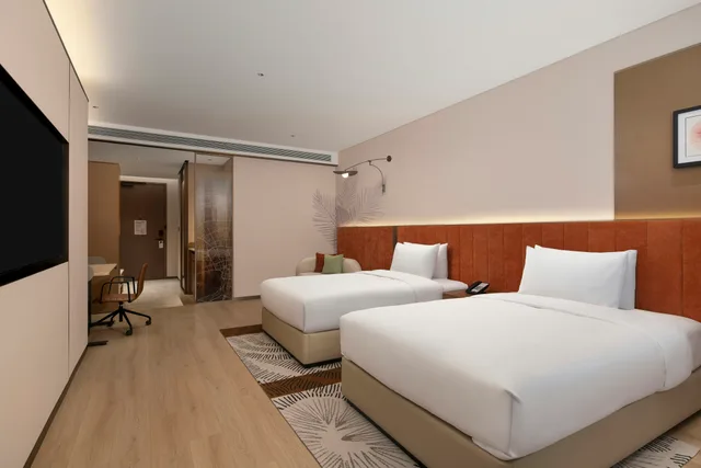 Superior, Twin Beds, Hilton Garden Inn Urumqi Railway Station 2/4