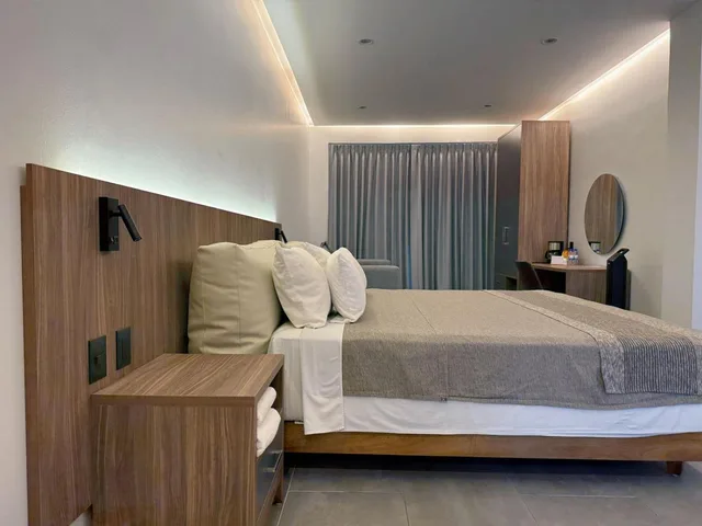 جناح جونيور، Hotel Mayis 3/4
