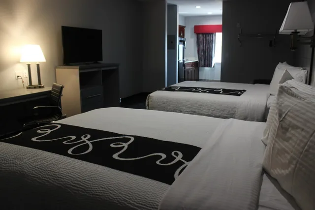جناح عائلي ديلوكس بسريرين كوين، Paris Inn Suites 4/7