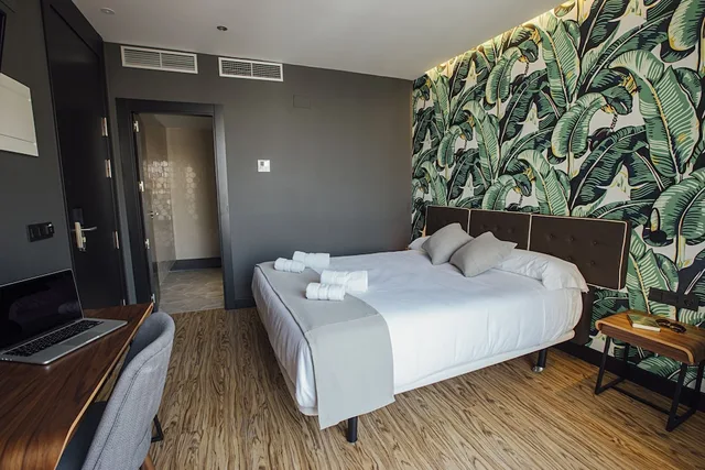 غرفة سوبيريور بسرير مزدوج بإطلالة على المدينة بشرفة، Malaga Premium Hotel 3/5