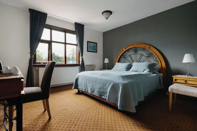 جناح عائلي بسرير كوين وسريرين منفصلين بشرفة، HOTEL KRIUNES 3/9