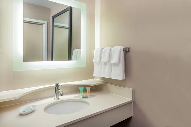 جناح بسريرين مزدوجين مع سرير سحّاب إضافي لذوي الإعاقة، Springhill Suites Norfolk Virginia Beach 2/10