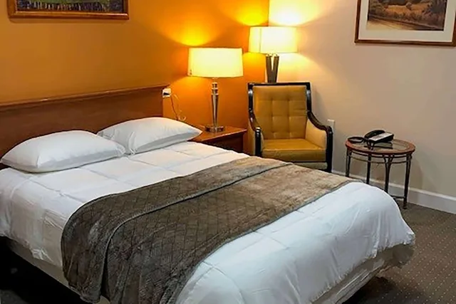 غرفة بسرير كوين، Howard Johnson by Wyndham Ridgecrest, CA 8/10