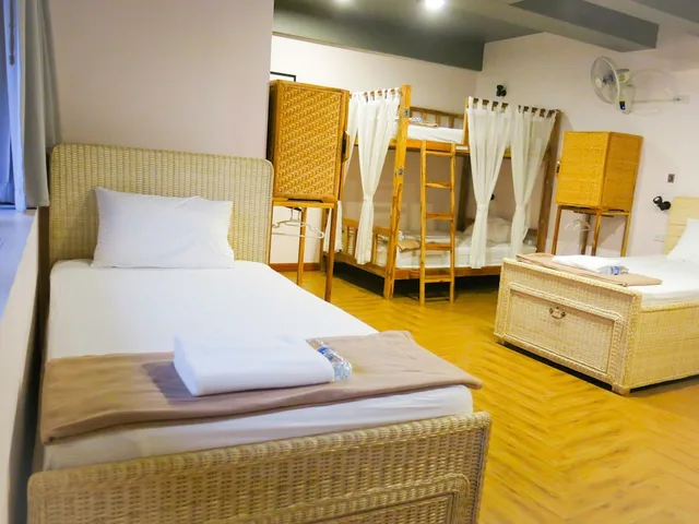 Private, Female Only, 5 Beds, 2 Bunk Beds, External Bathroom، METRO PRATUNAM BOUTIQUE HOTEL 2/3