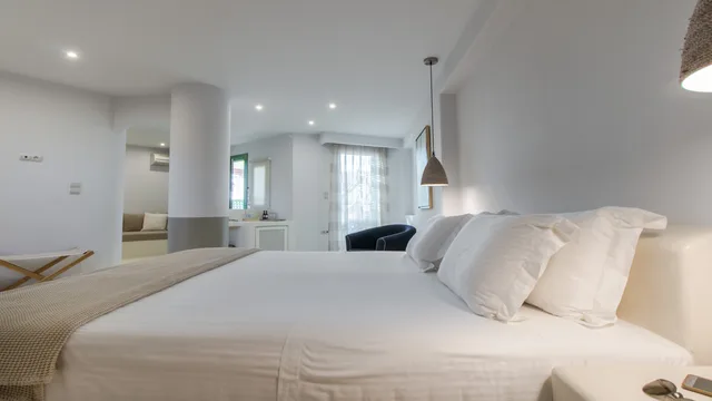premium side sea view suite، Finikas Beach Hotel 1/4