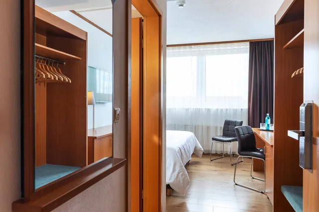 Economy, Queen Bed, ACHAT Hotel Frankfurt Maintal 3/6