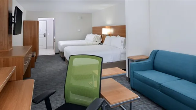 جناح بسريرين كوين مع أريكة لذوي الإعاقة، Holiday Inn Express & Suites Lexington - Hamburg Area 1/1