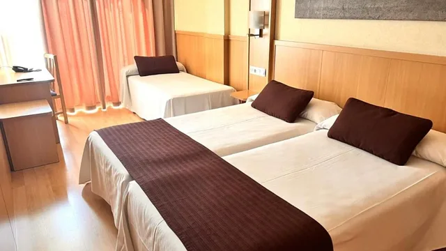 غرفة ديلوكس ثلاثية بثلاثة أسرّة، Hotel Guitart Central Park Aqua Resort 1/4