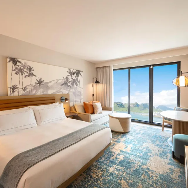 جناح بسرير كينج بإطلالة على البحر بشرفة بغرفة نوم واحدة، Hale Hokuala Kauai, Curio Collection By Hilton 1/2