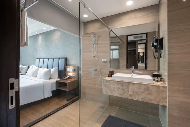 غرفة سوبيريور عائلية، The Alana Hotel And Convention Center - Solo 2/3