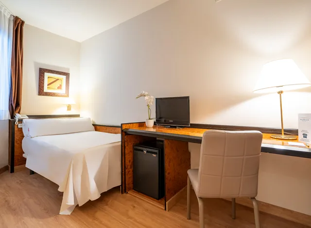 غرفة مفردة، Glories Hotel 4/16