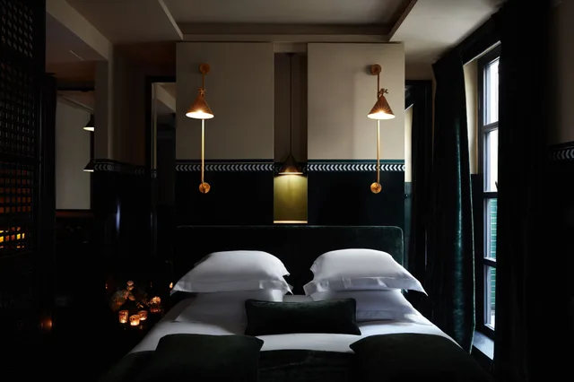 Garden Suite, Queen Bed، Monsieur George-Champs Elysees 2/4