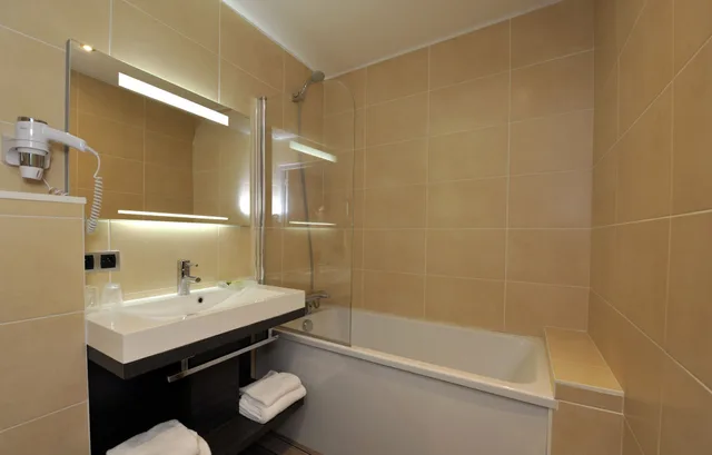 غرفة عائلية بسرير مزدوج مع أريكة، Hotel de Bourgogne 4/4