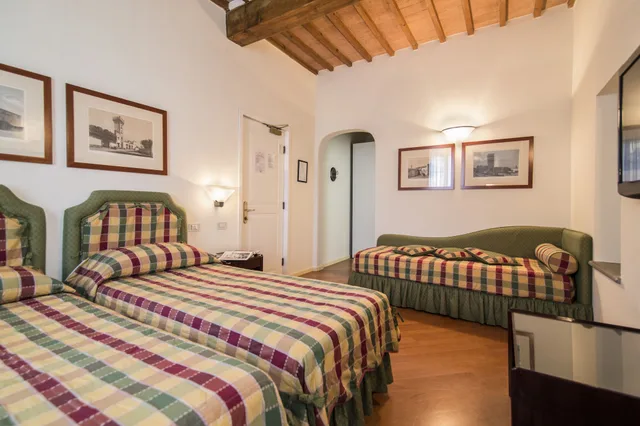 غرفة سوبيريور ثلاثية بسرير مزدوج وسرير فردي، Italia Hotel 1/4
