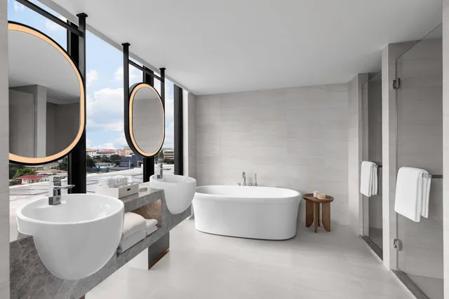 جناح ركني بسرير كينج بغرفة نوم واحدة، Courtyard by Marriott Bangkok Suvarnabhumi Airport 5/6