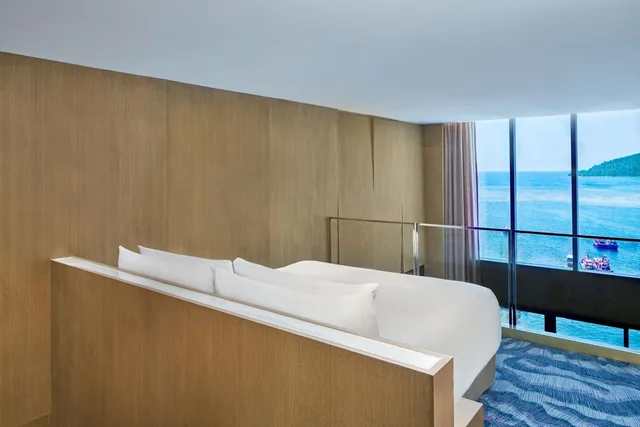 1 Bedroom, Duplex, Bi Level, Suite, King Bed, Club Lounge Access, LE MERIDIEN KOTA KINABALU 2/2
