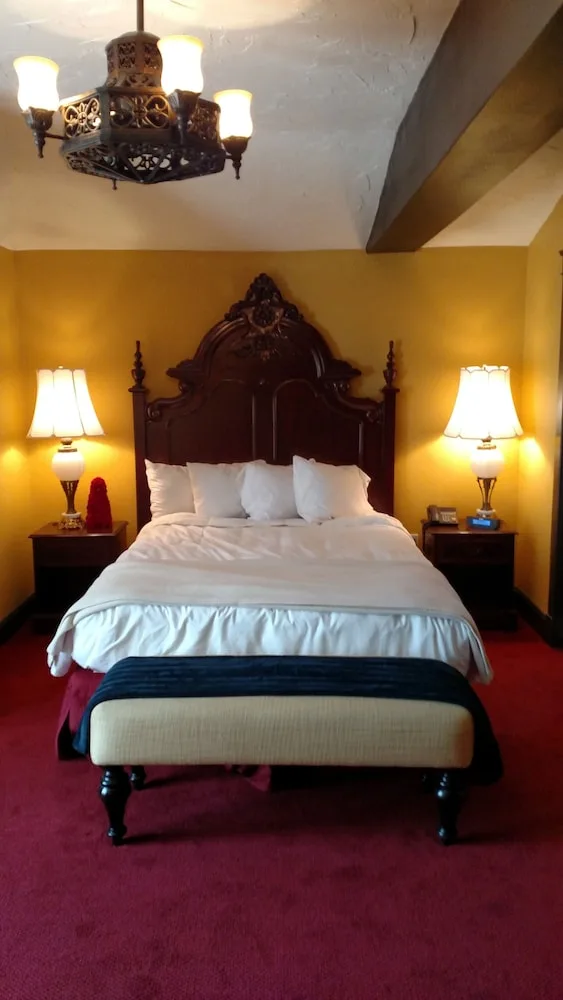 جناح استوديو بسرير كوين، The Old English Inn 1/4