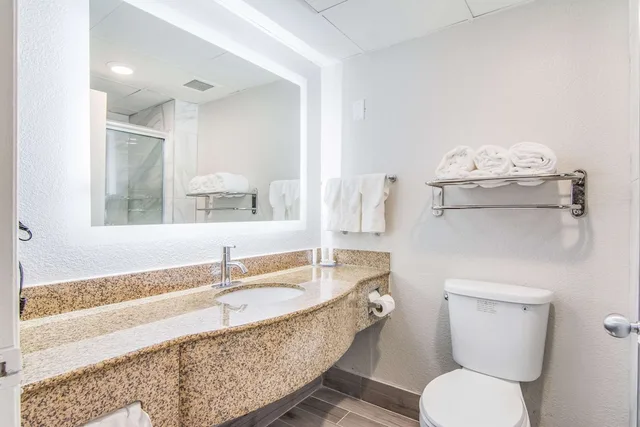 غرفة قياسية بسريرين كوين، Clarion Pointe South Boston Danville East 1/1