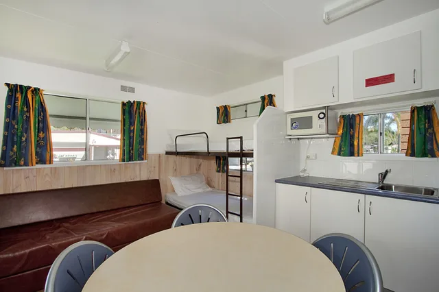 كابينة اقتصادية بسرير مزدوج وسرير بطابقين، PYRAMID HOLIDAY PARK 4/4