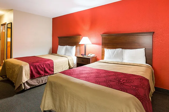غرفة بسريرين مزدوجين للمدخنين، Econo Lodge Andrews Air Force Base 2/4