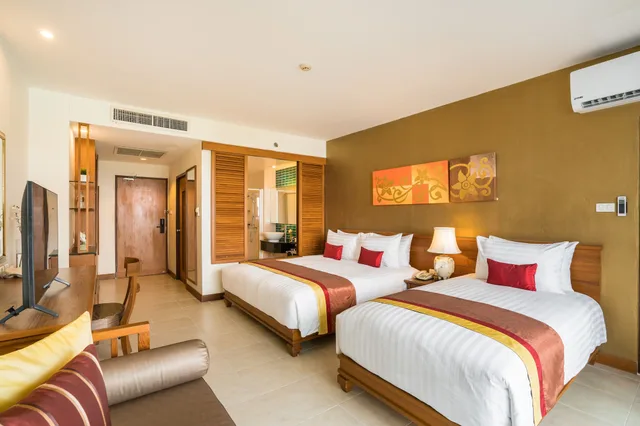 غرفة ديلوكس عائلية بسرير كينج وسرير فردي بإطلالة، COSY BEACH HOTEL 4/6