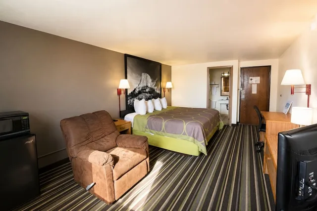 غرفة بسرير كينج، Fairbridge Inn And Suites 2/6