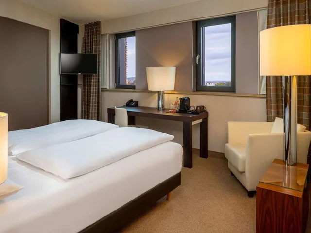 غرفة كلاسيكية بسريرين منفصلين، Movenpick Hotel Hamburg 3/9