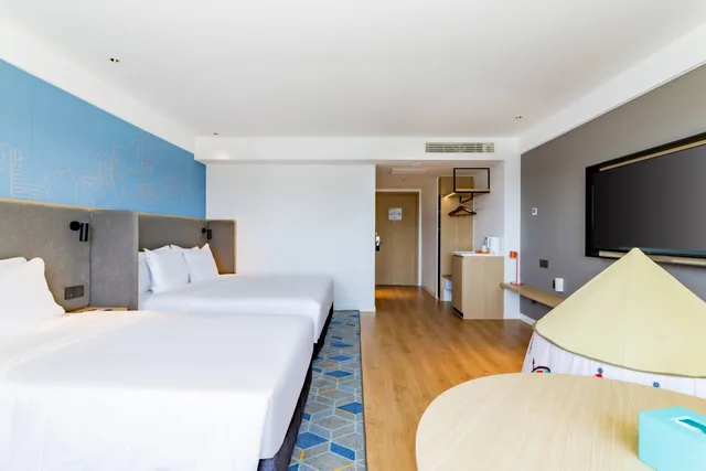Standard, 1 King and 1 Single Beds, Extra Floor Space، Holiday Inn Express Hohhot East Station 4/5