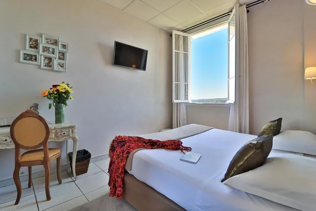 غرفة بسريرين منفصلين بإطلالة على المدينة، Le Panoramic Boutique Hotel 1/10