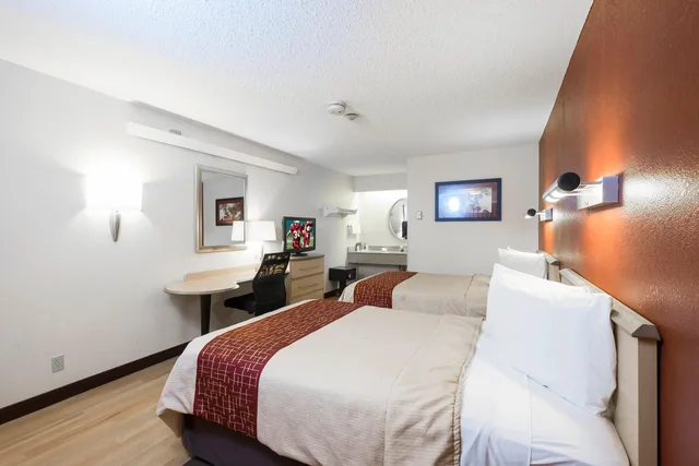 غرفة بسريرين مزدوجين، Red Roof Inn Boston - Southborough/Worcester 2/3