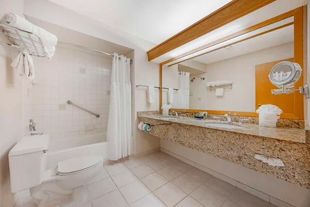 جناح بسرير كينج مع أريكة، Best Western Plus Mill Creek Inn 3/3