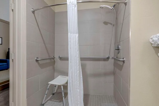 جناح بسرير كينج لذوي الإعاقة، Comfort Suites Benbrook - Fort Worth Southwest 3/4