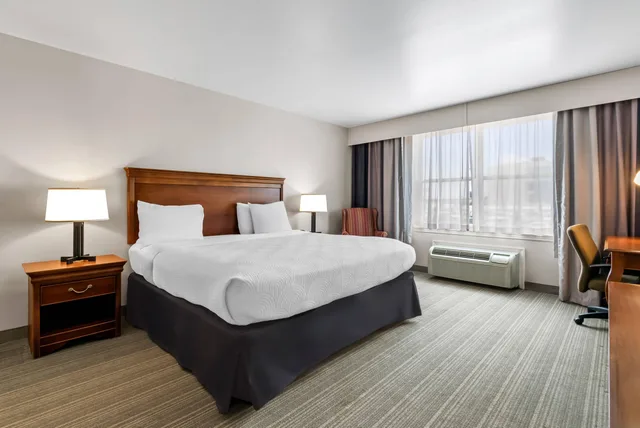 Suite, King Bed, Accessible, Country Inn & Suites by Radisson, Chambersburg, PA 1/2