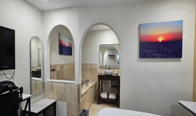 Walkin, King Bed، Quality Inn Victorville I-15 8/8